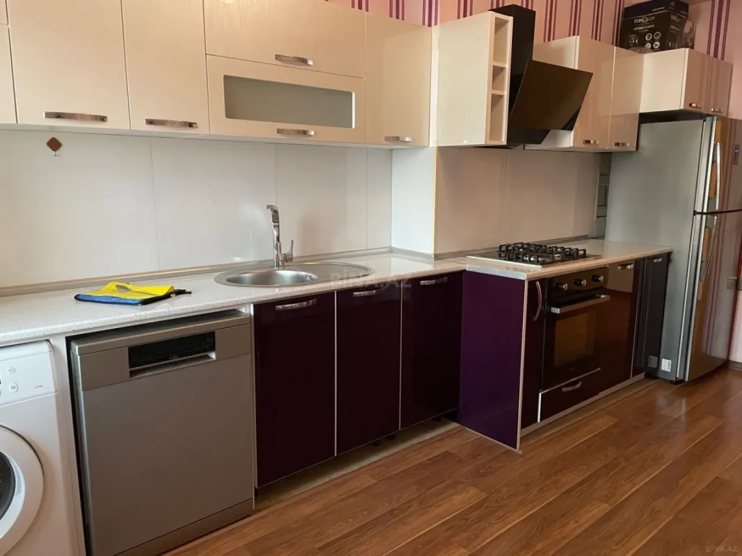 Kirayə verilir 4 otaqlı mənzil 170 m²