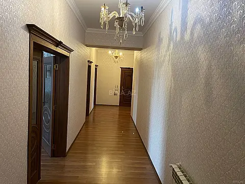 Kirayə verilir 4 otaqlı mənzil 170 m²