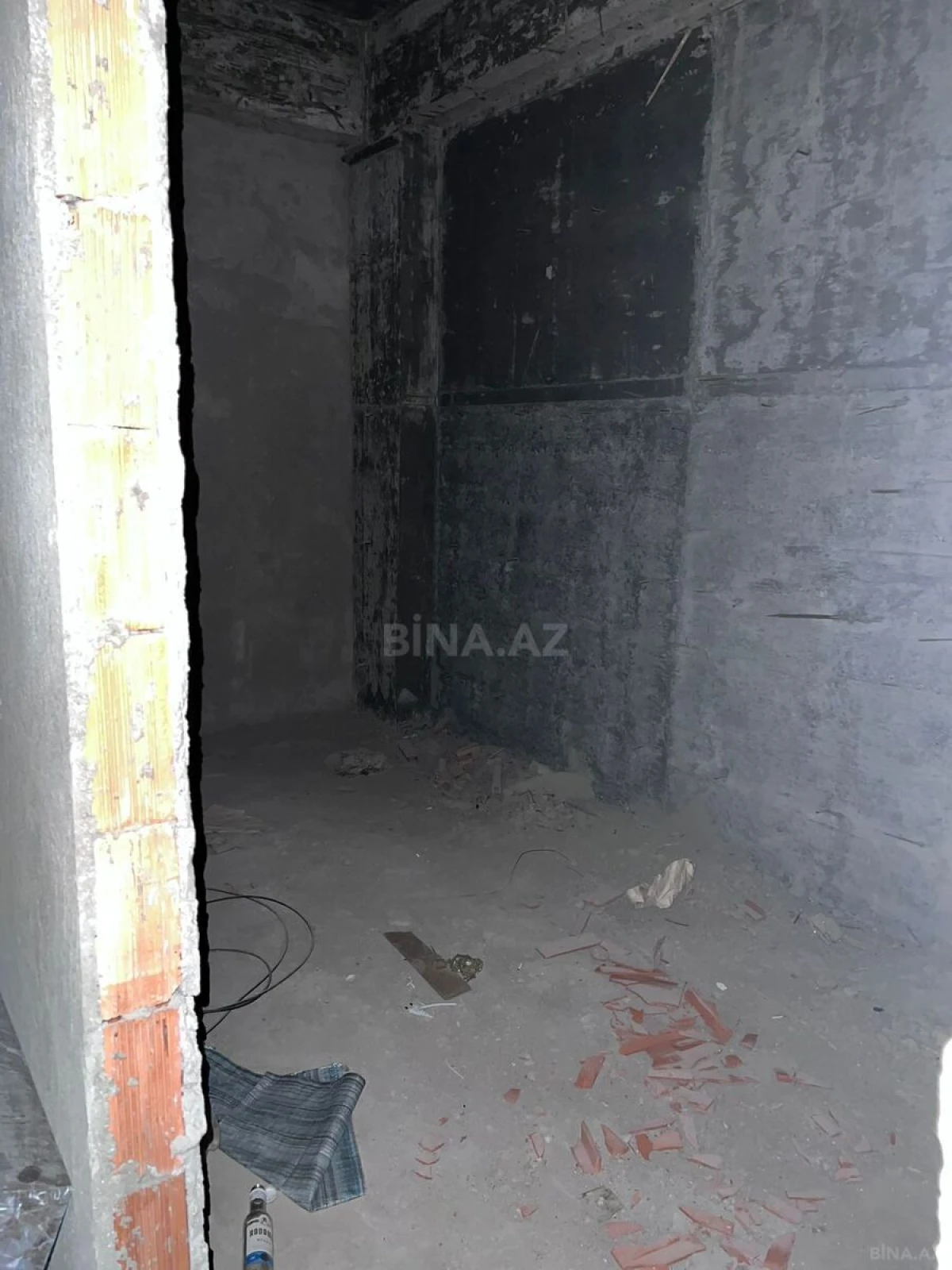 Satılır 4 otaqlı mənzil 177 m²