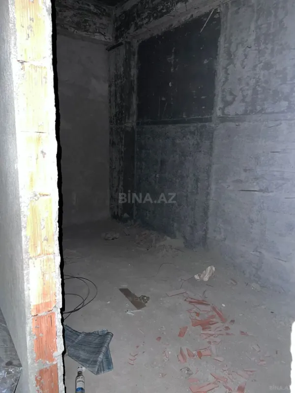 Satılır 4 otaqlı mənzil 177 m²