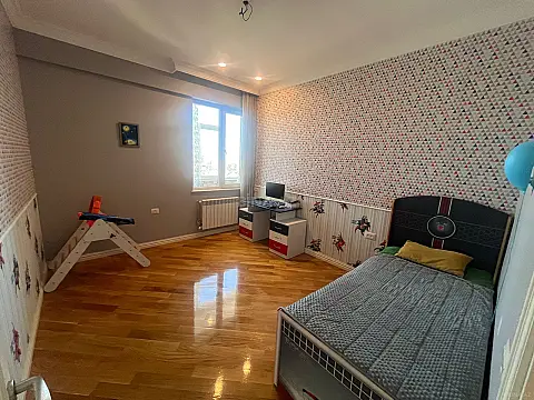 Satılır 4 otaqlı mənzil 170 m²
