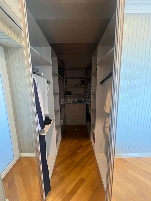 Satılır 4 otaqlı mənzil 170 m²