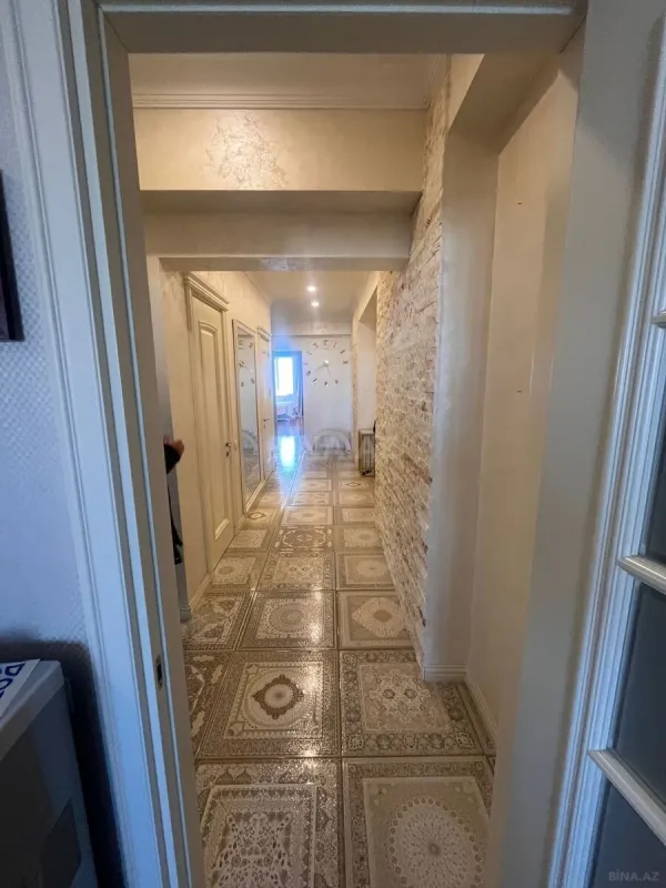 Satılır 4 otaqlı mənzil 170 m²