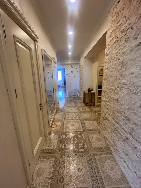 Satılır 4 otaqlı mənzil 170 m²