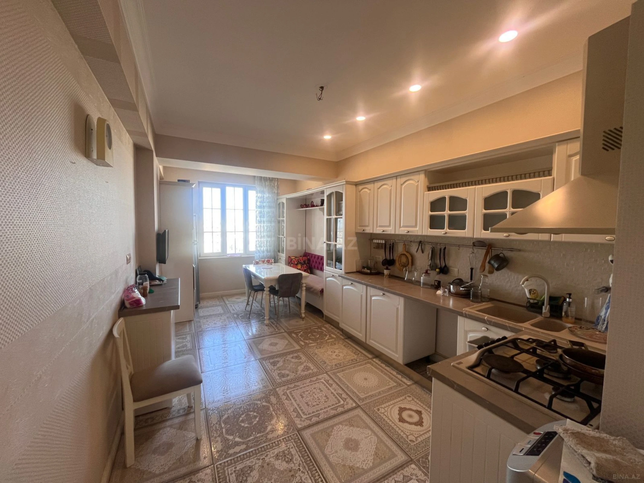 Satılır 4 otaqlı mənzil 170 m²