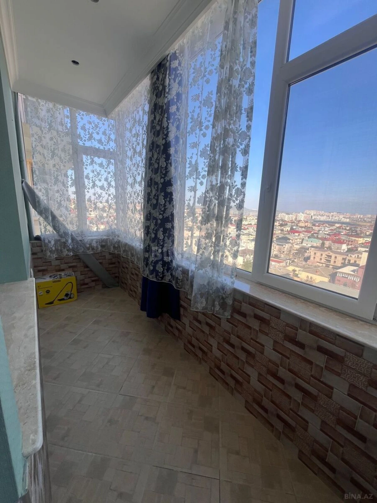 Satılır 4 otaqlı mənzil 170 m²