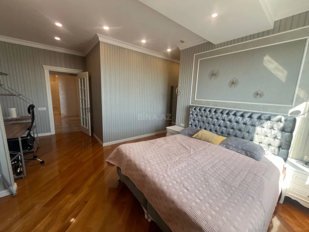 Satılır 4 otaqlı mənzil 170 m²