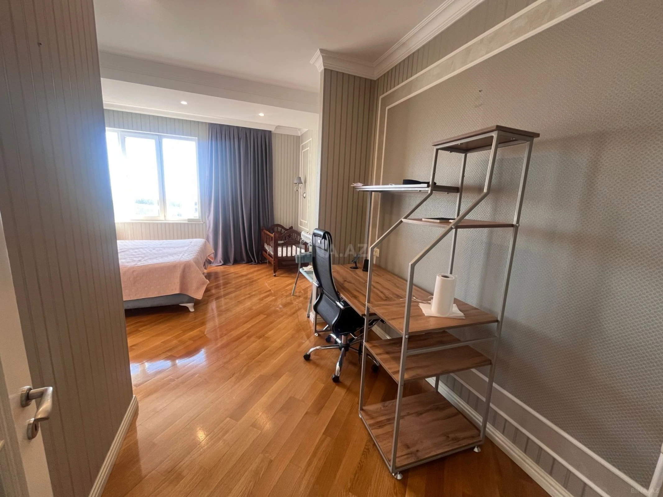 Satılır 4 otaqlı mənzil 170 m²