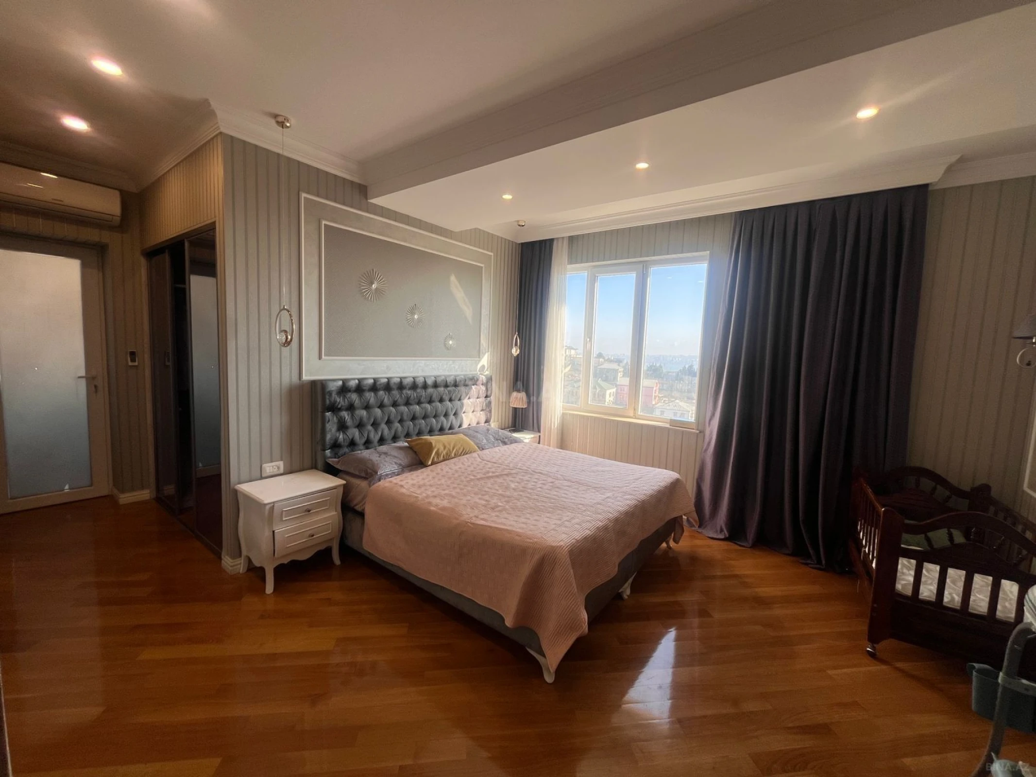 Satılır 4 otaqlı mənzil 170 m²