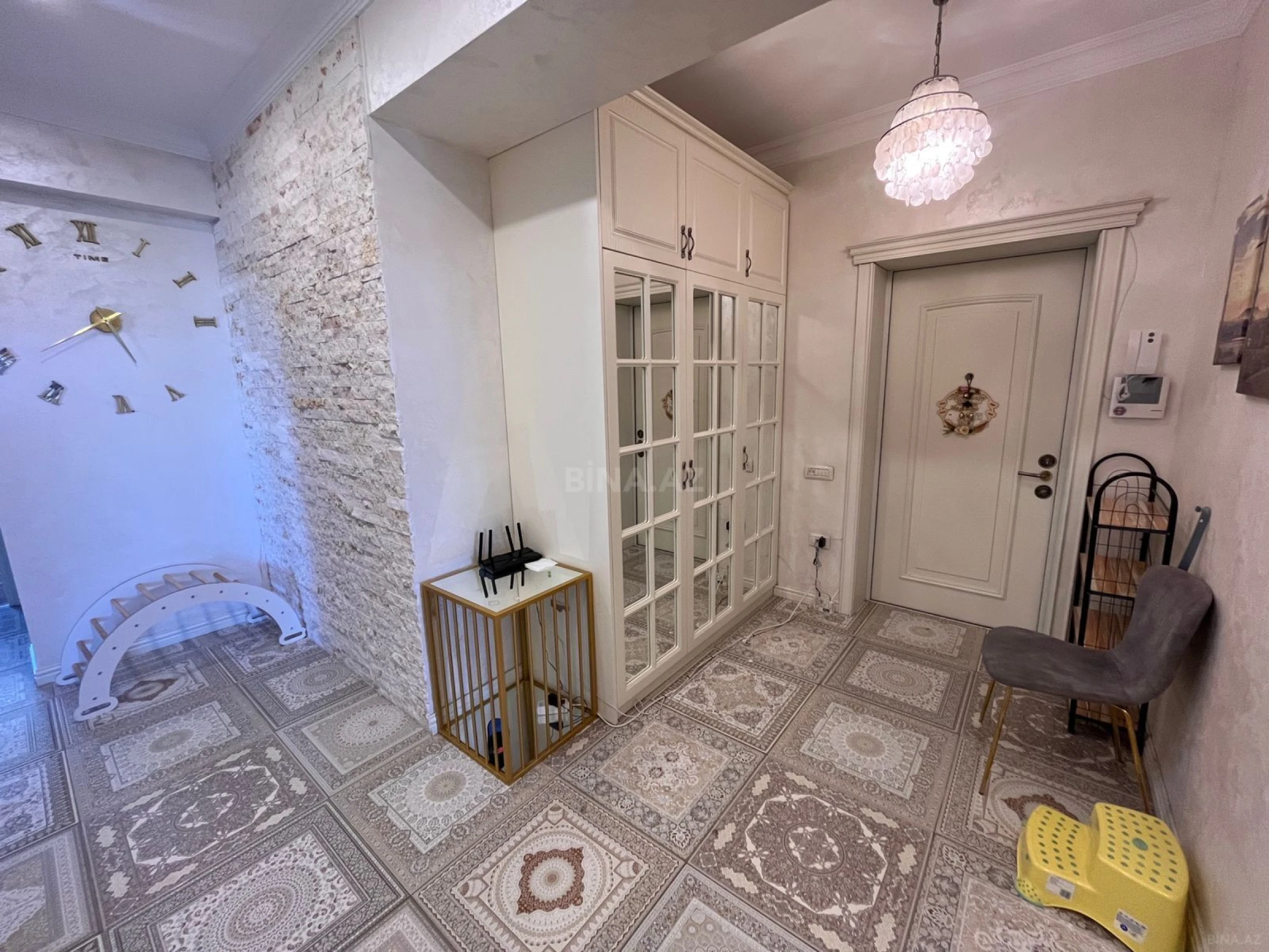 Satılır 4 otaqlı mənzil 170 m²
