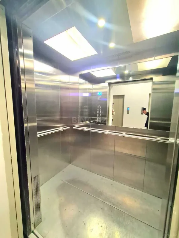 Satılır 2 otaqlı mənzil 106 m²