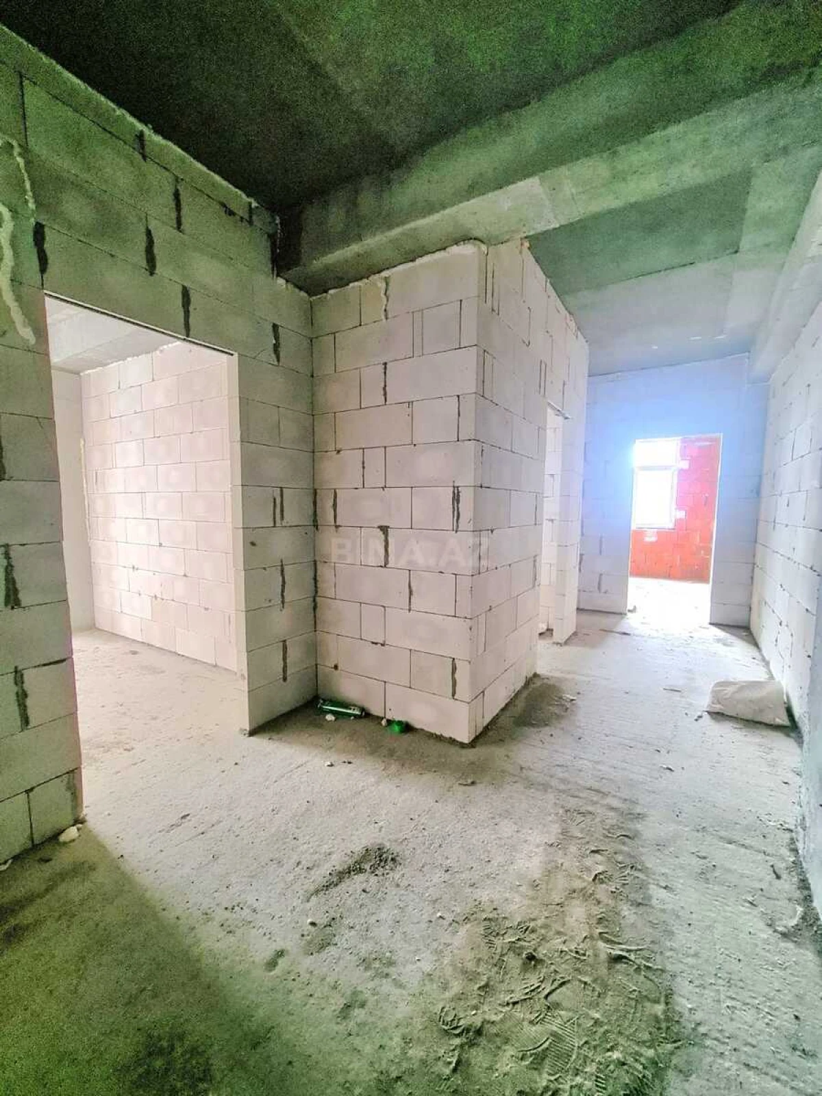 Satılır 2 otaqlı mənzil 106 m²