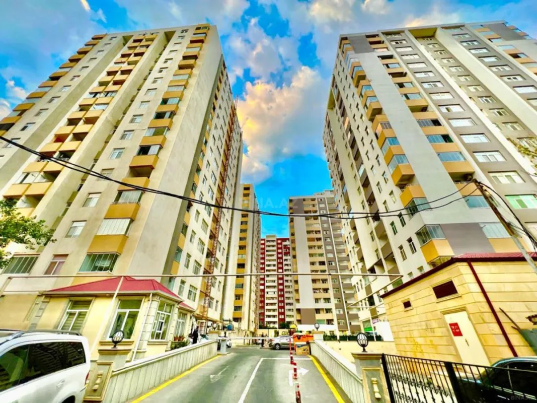Satılır 2 otaqlı mənzil 106 m²