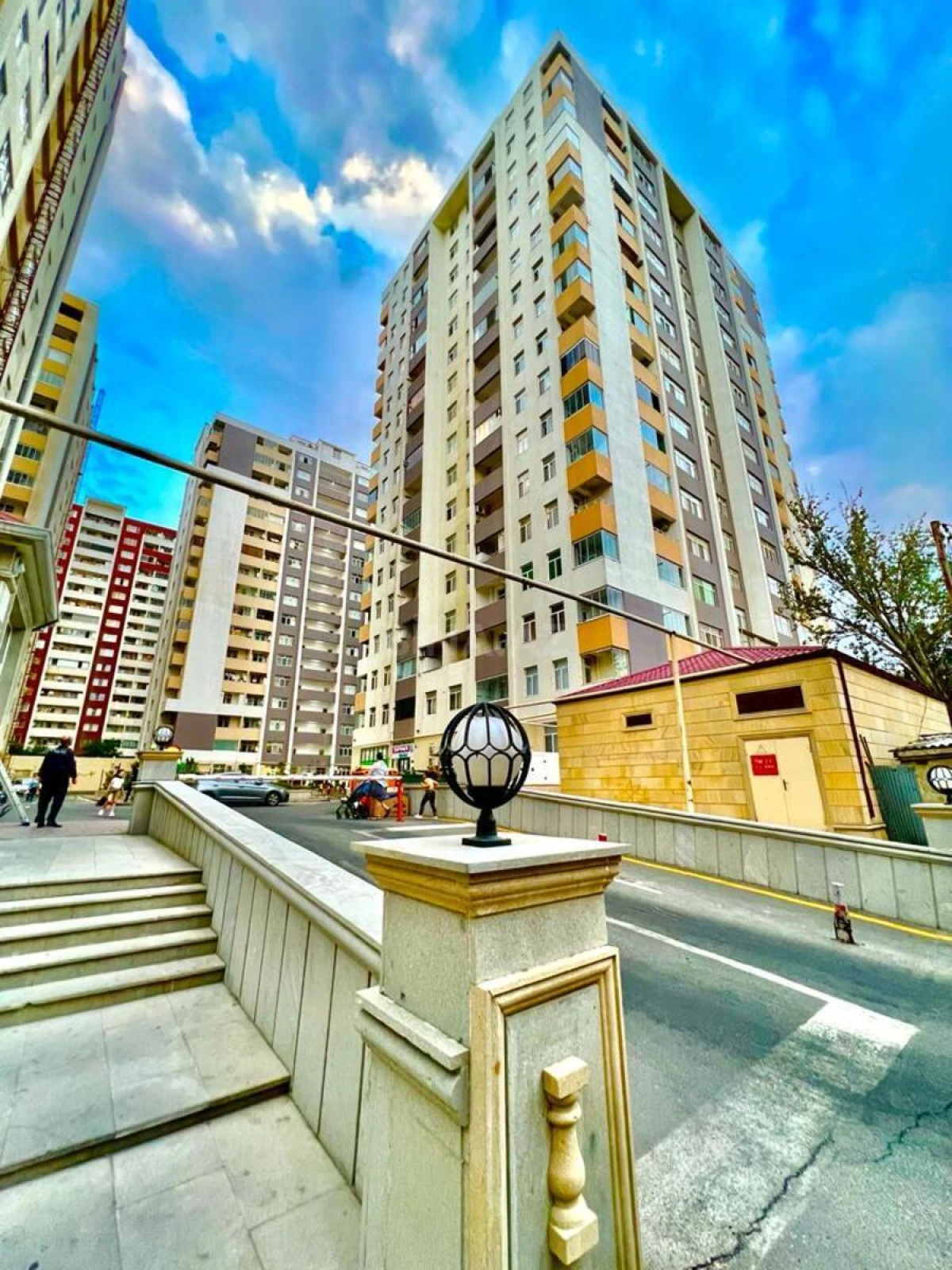 Satılır 2 otaqlı mənzil 106 m²