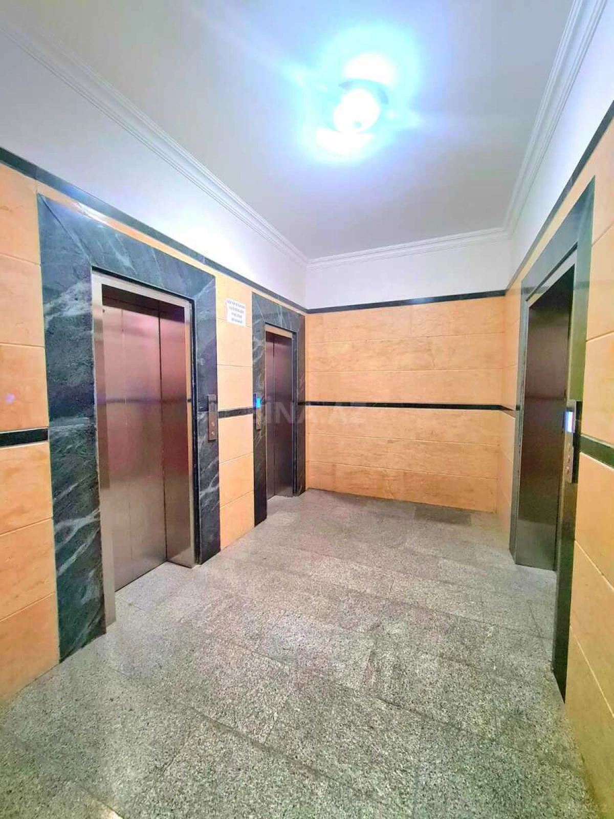 Satılır 2 otaqlı mənzil 106 m²