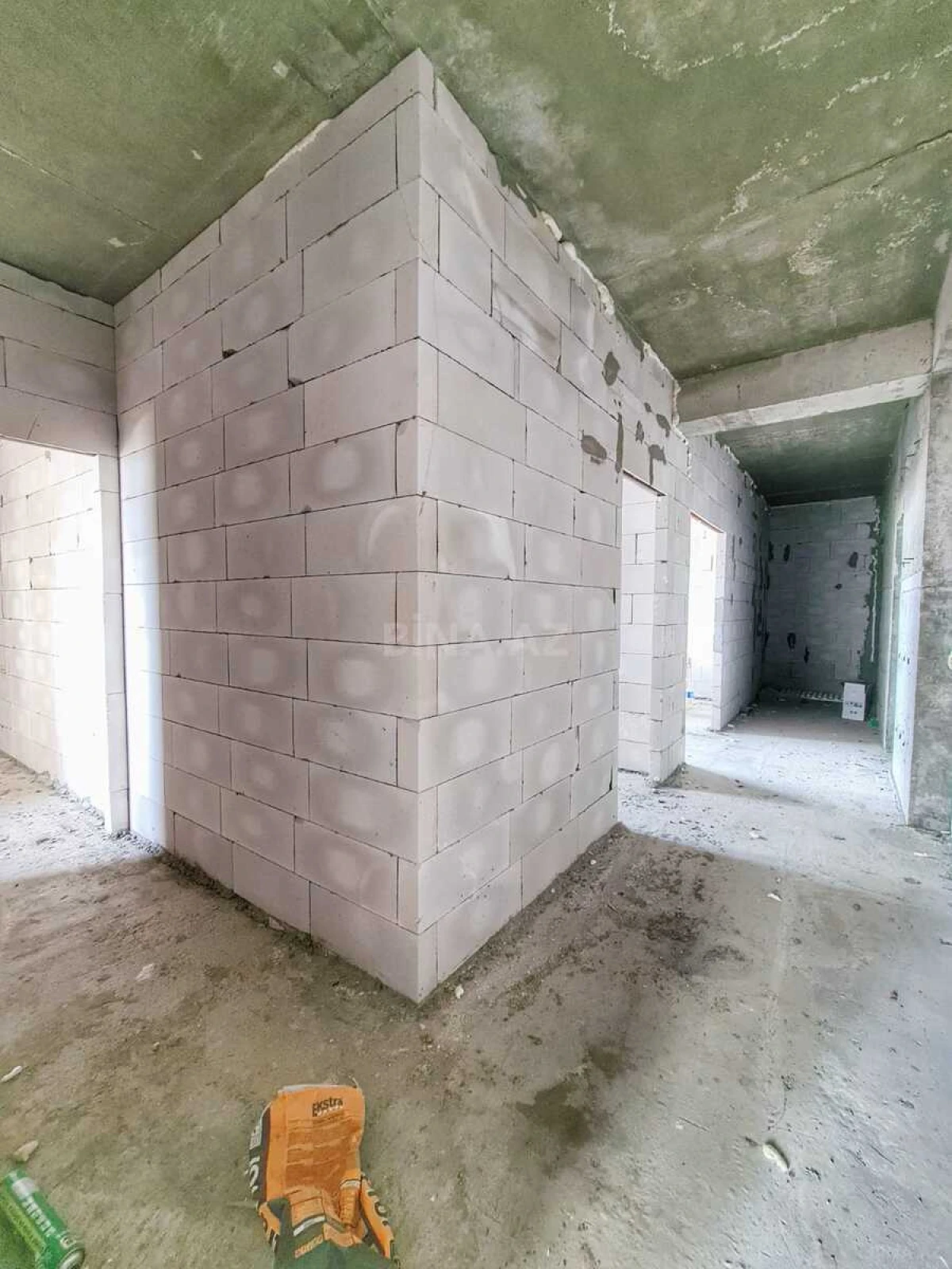 Satılır 2 otaqlı mənzil 106 m²