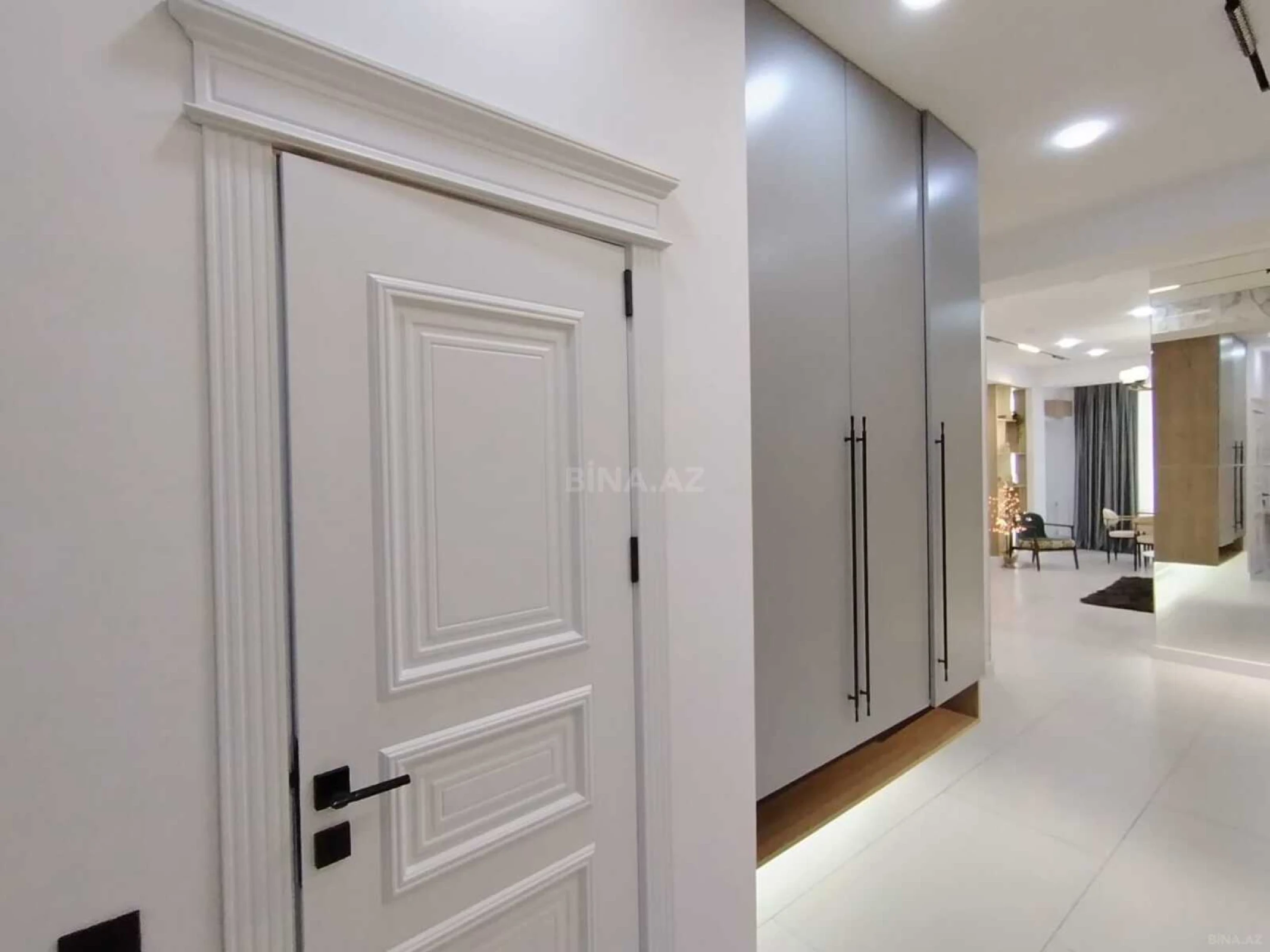 Satılır 3 otaqlı mənzil 117 m²