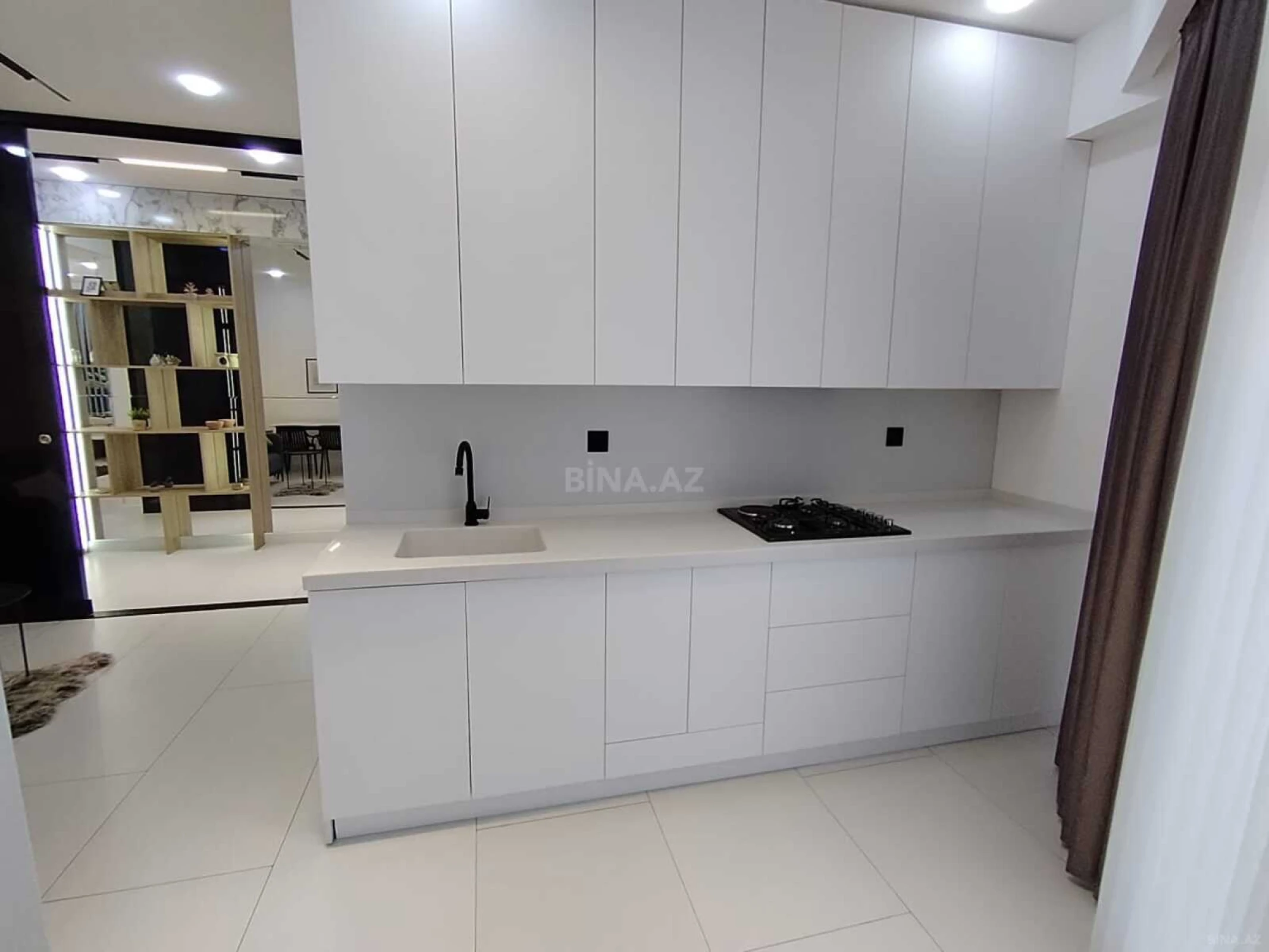 Satılır 3 otaqlı mənzil 117 m²
