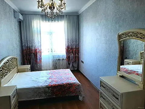 Kirayə verilir 4 otaqlı mənzil 170 m²