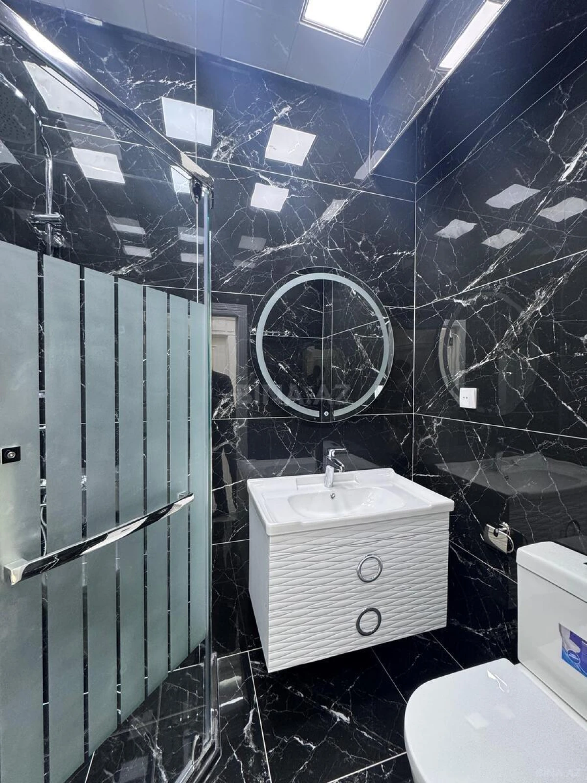 Satılır 4 otaqlı mənzil 138 m²