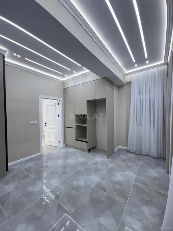 Satılır 4 otaqlı mənzil 138 m²