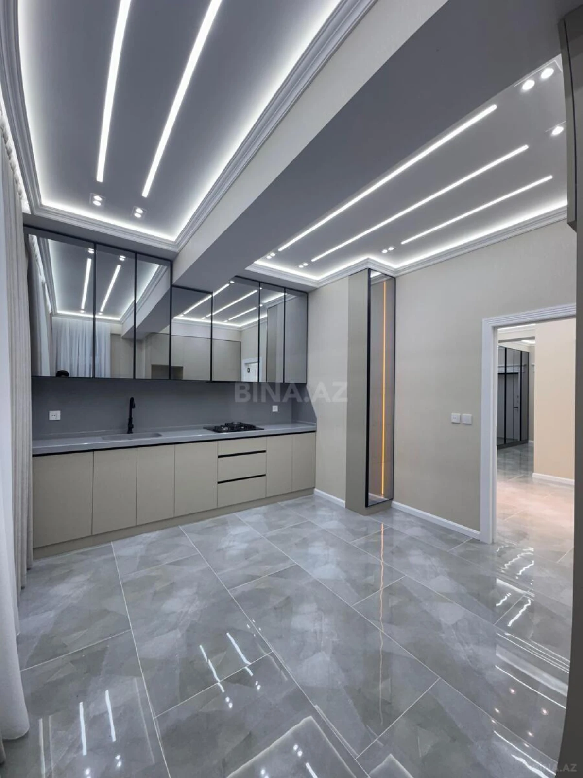 Satılır 4 otaqlı mənzil 138 m²