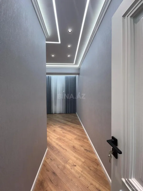 Satılır 4 otaqlı mənzil 138 m²