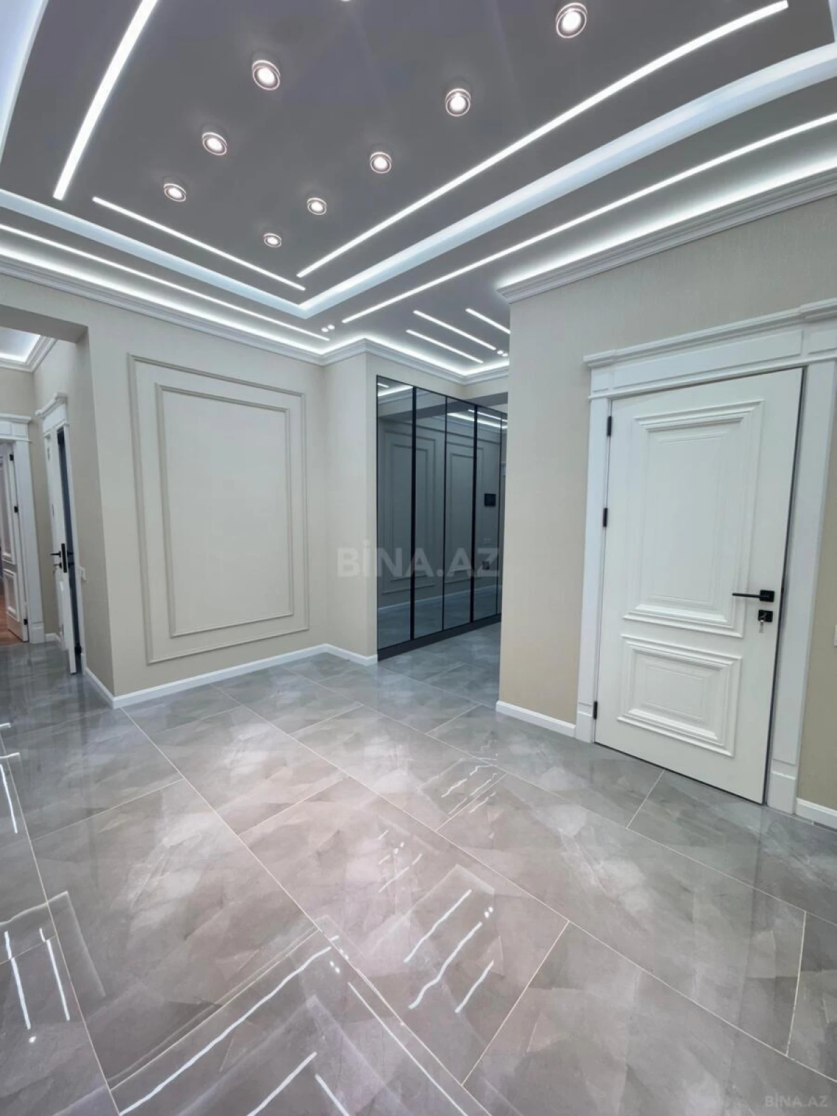 Satılır 4 otaqlı mənzil 138 m²