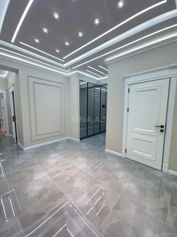 Satılır 4 otaqlı mənzil 138 m²