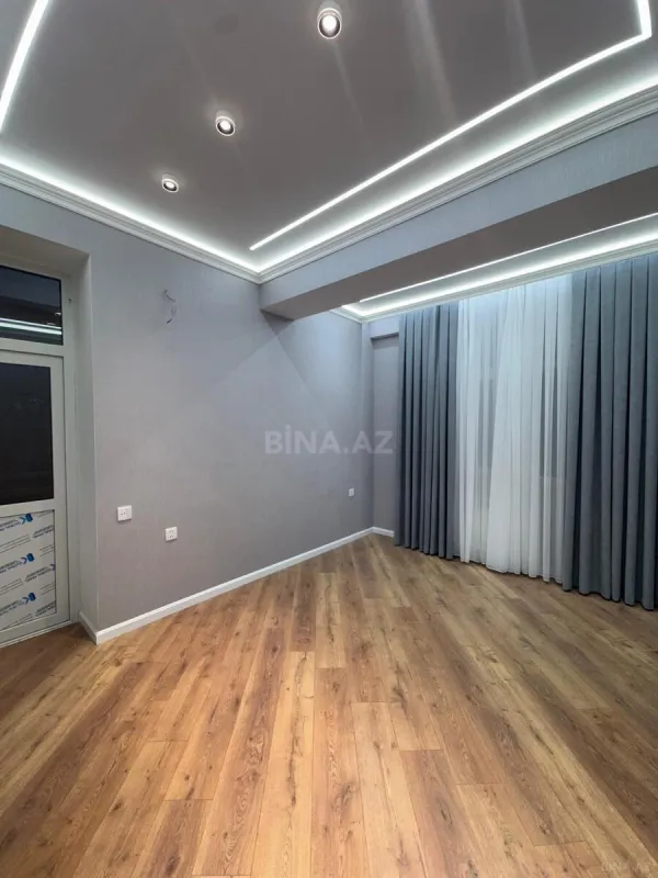 Satılır 4 otaqlı mənzil 138 m²