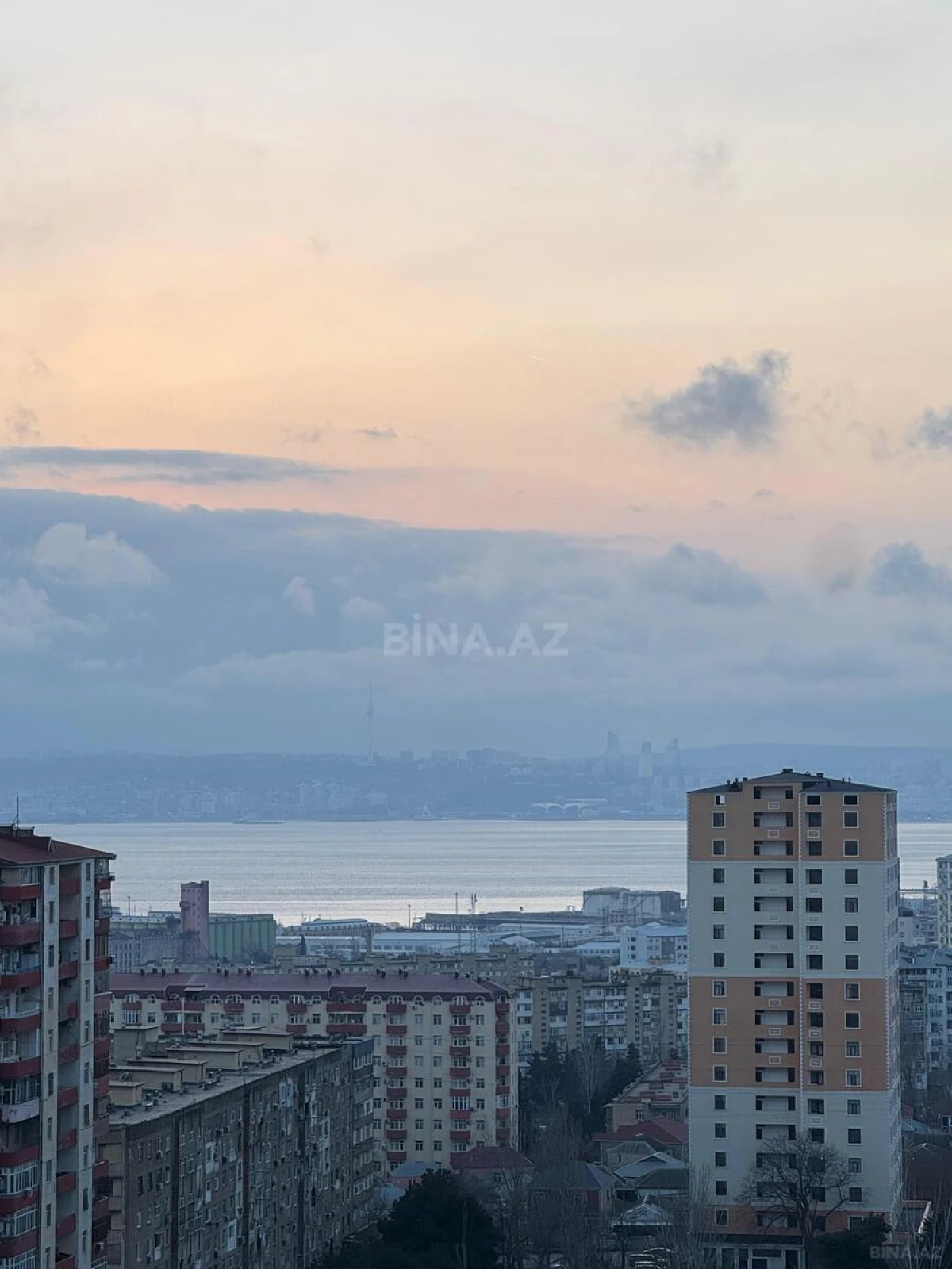 Satılır 4 otaqlı mənzil 138 m²