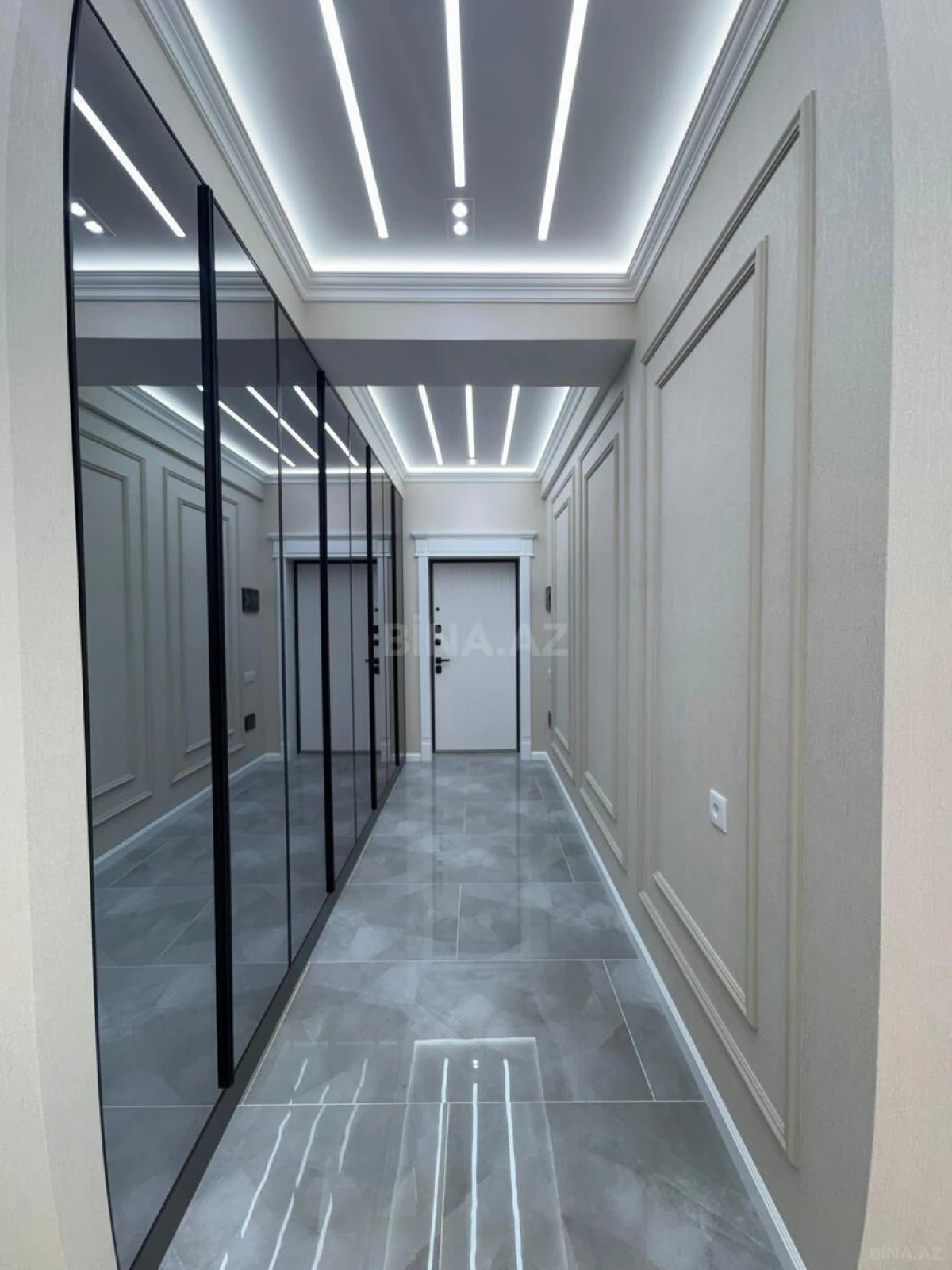 Satılır 4 otaqlı mənzil 138 m²