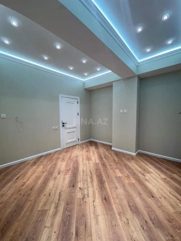 Satılır 4 otaqlı mənzil 138 m²