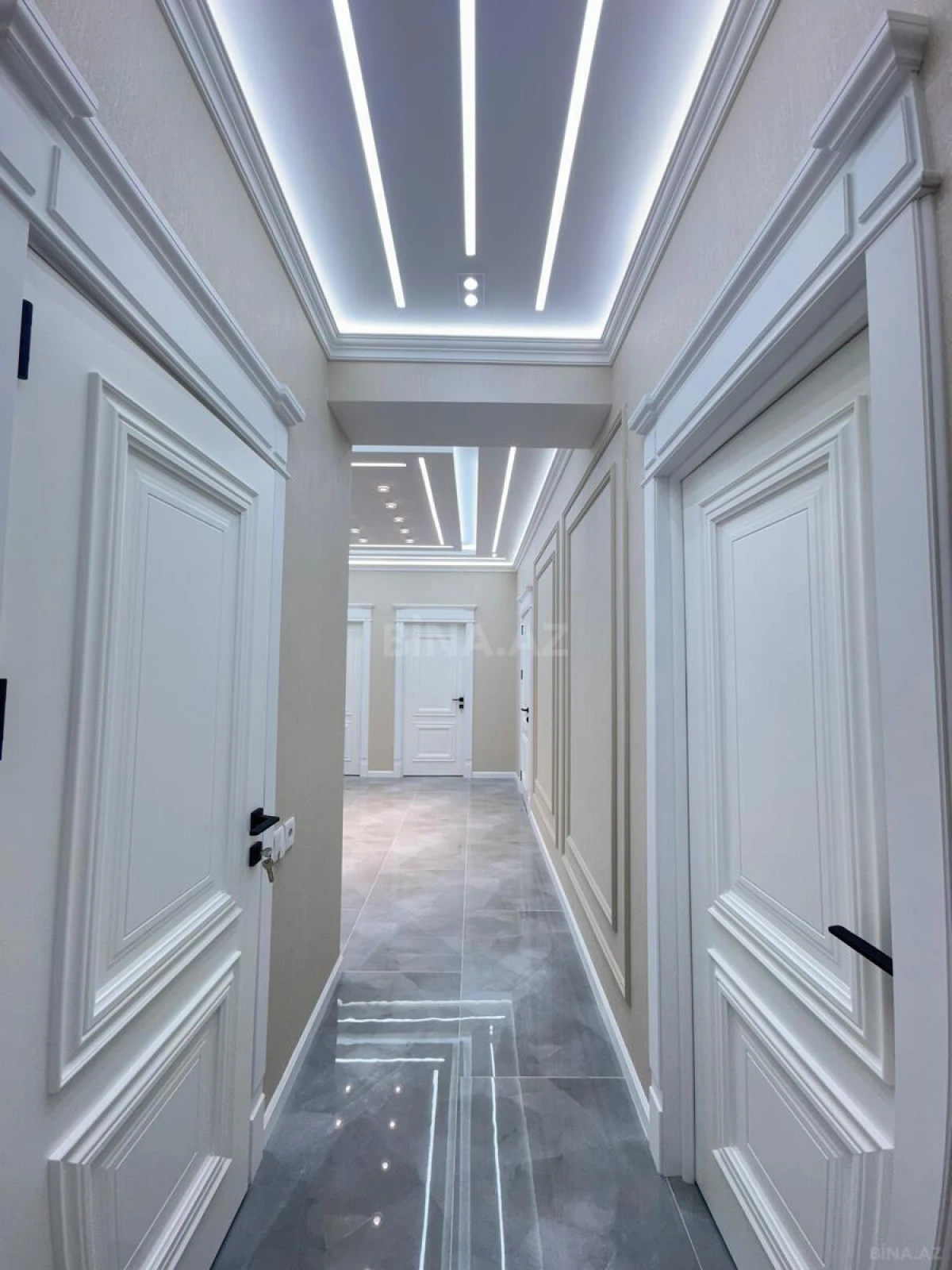 Satılır 4 otaqlı mənzil 138 m²