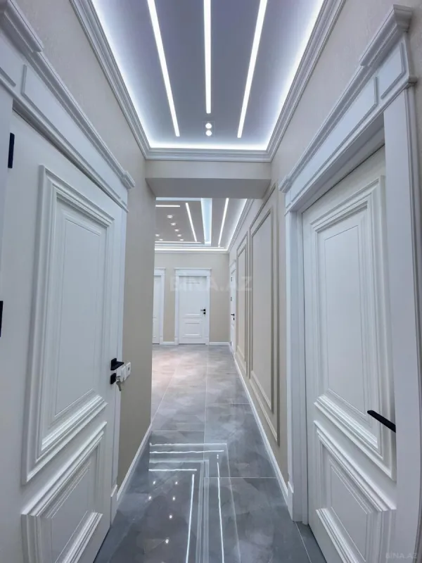 Satılır 4 otaqlı mənzil 138 m²