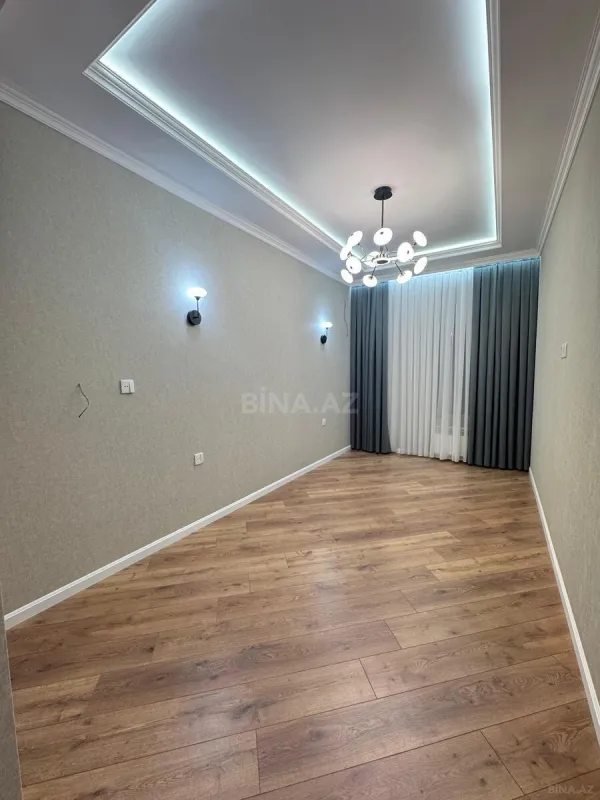 Satılır 4 otaqlı mənzil 138 m²