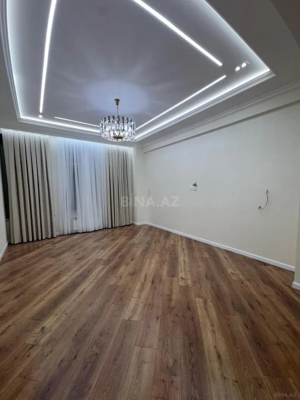 Satılır 4 otaqlı mənzil 138 m²