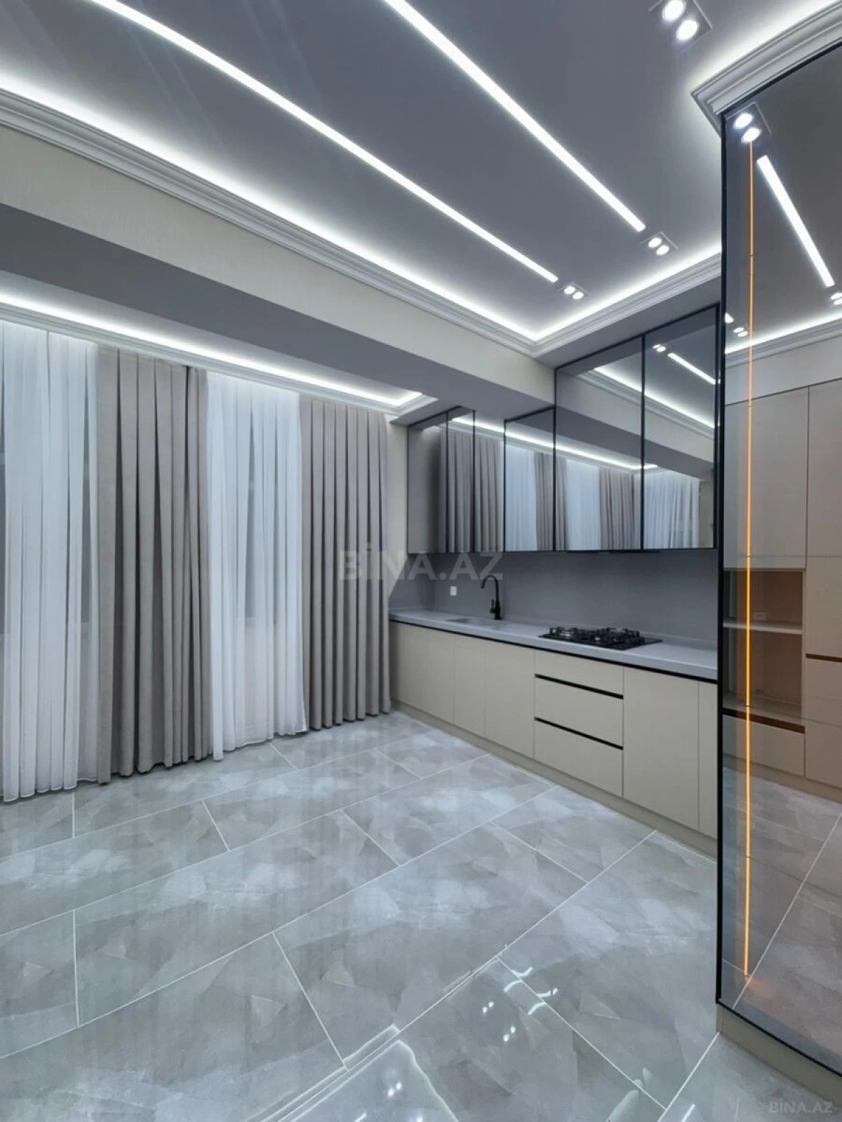 Satılır 4 otaqlı mənzil 138 m²