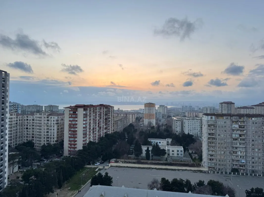 Satılır 4 otaqlı mənzil 138 m²