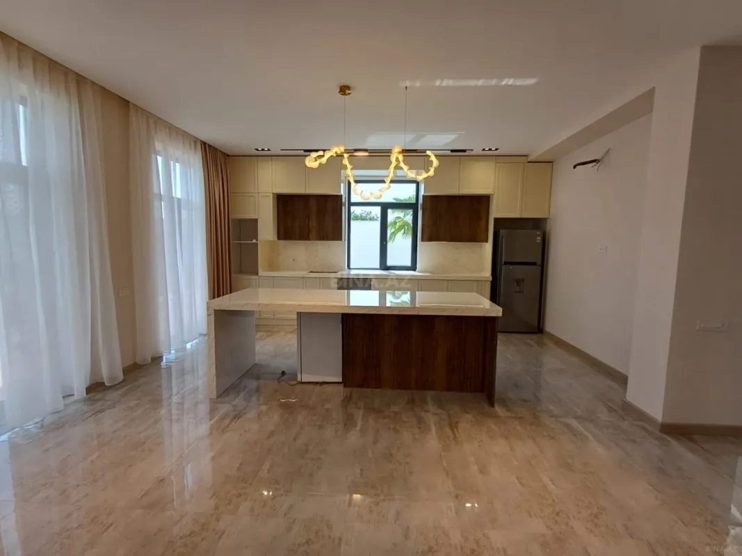 Satılır 6 otaqlı həyət evi 330 m²