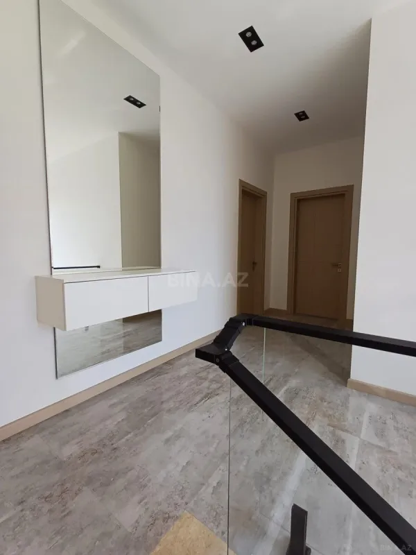 Satılır 6 otaqlı həyət evi 330 m²