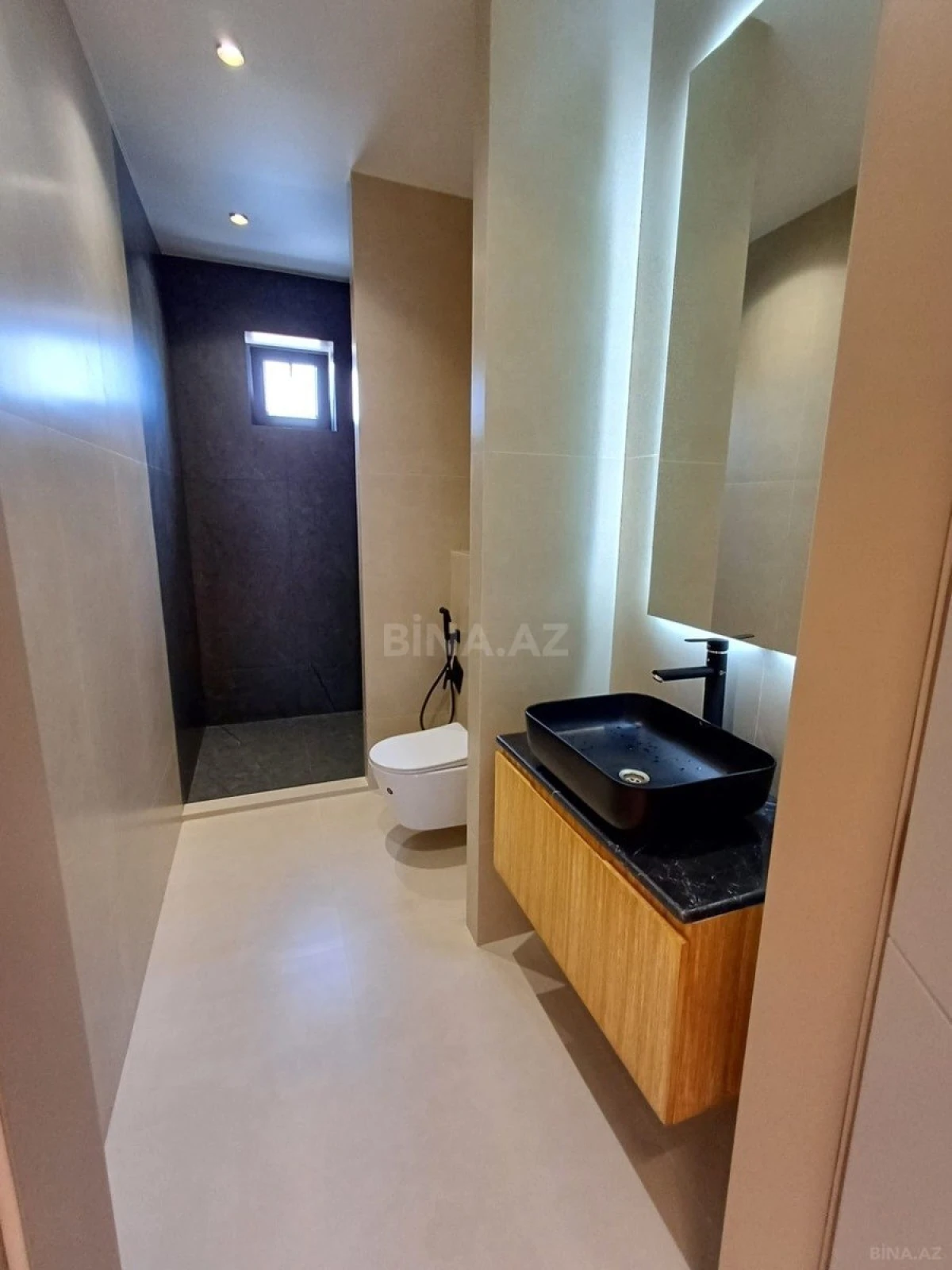 Satılır 6 otaqlı həyət evi 330 m²