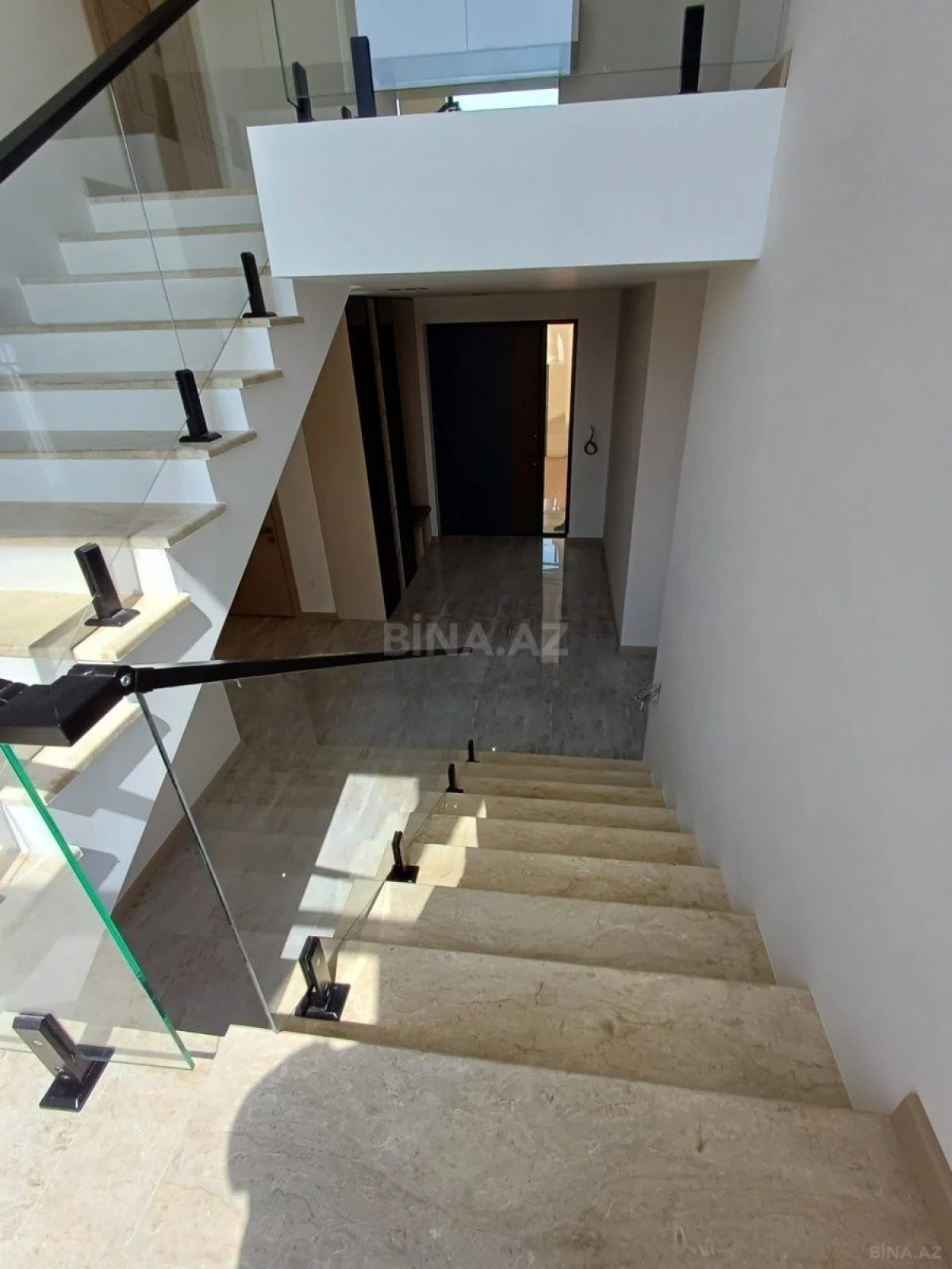Satılır 6 otaqlı həyət evi 330 m²