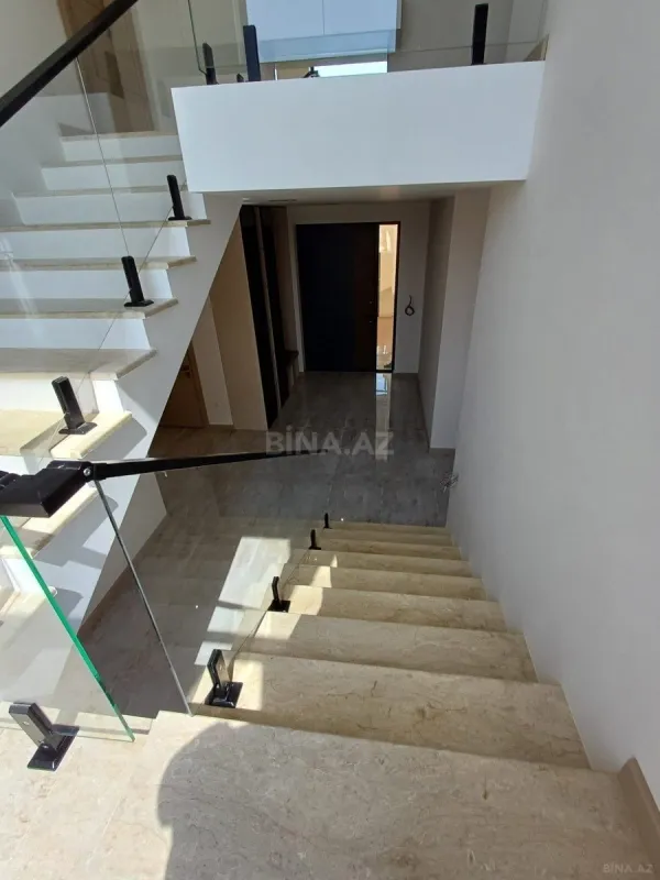 Satılır 6 otaqlı həyət evi 330 m²