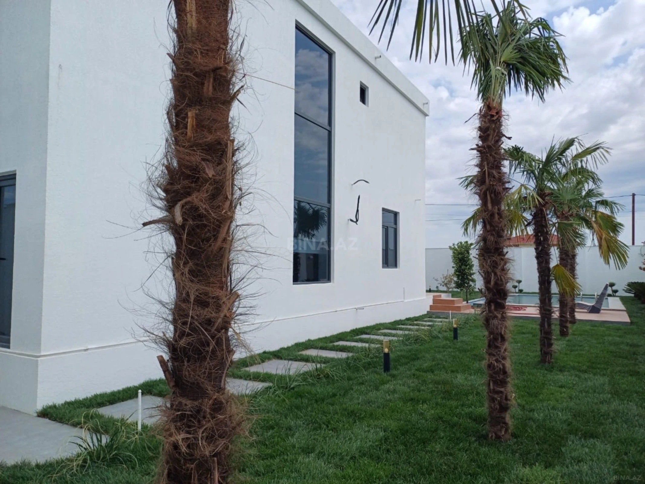 Satılır 6 otaqlı həyət evi 330 m²