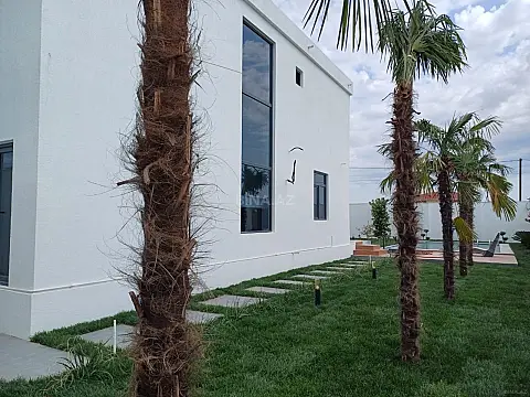 Satılır 6 otaqlı həyət evi 330 m²