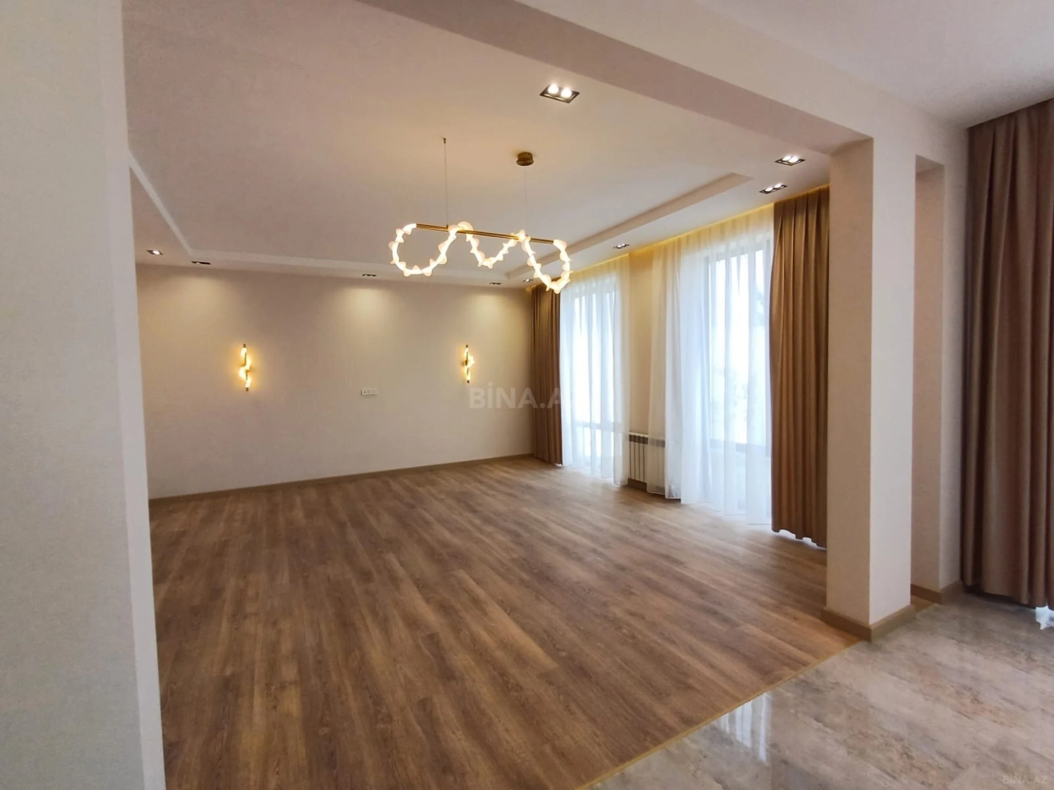 Satılır 6 otaqlı həyət evi 330 m²