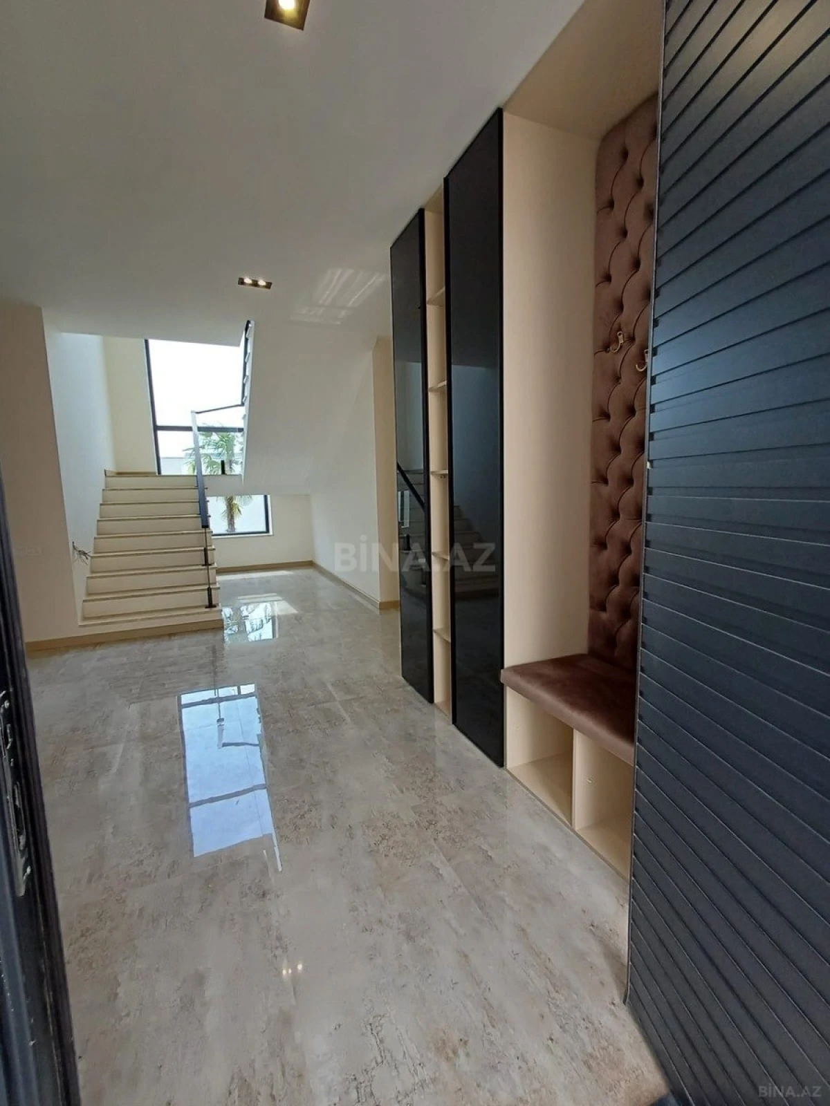 Satılır 6 otaqlı həyət evi 330 m²