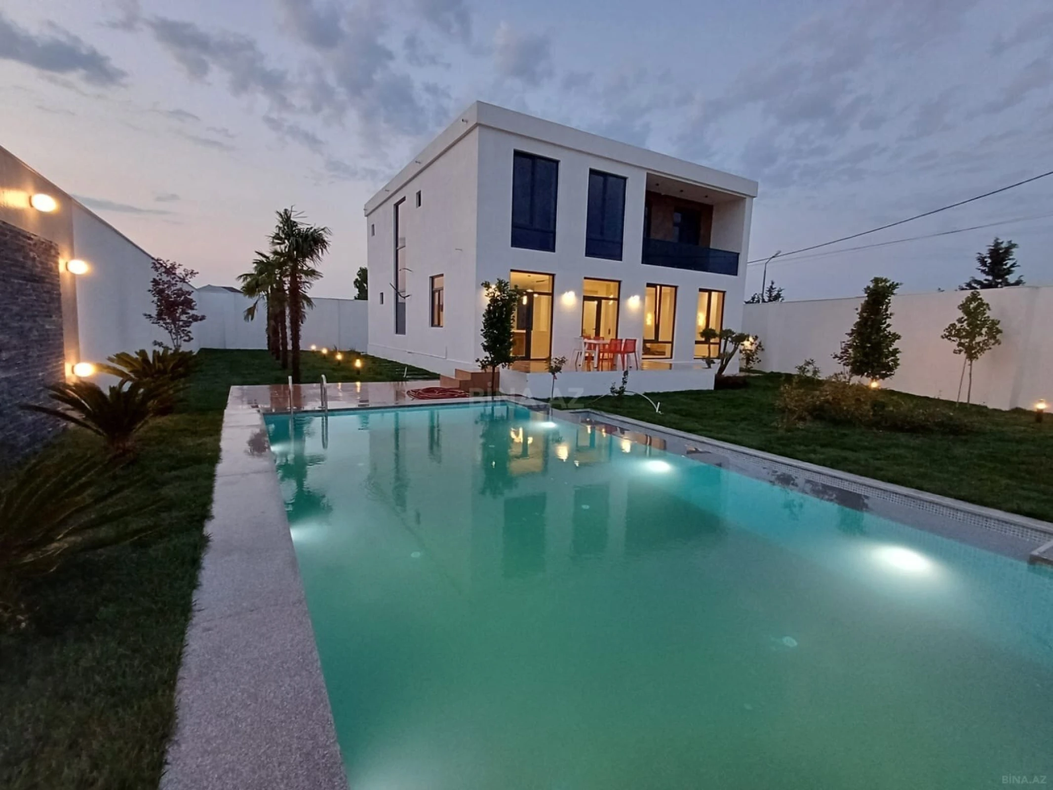 Satılır 6 otaqlı həyət evi 330 m²