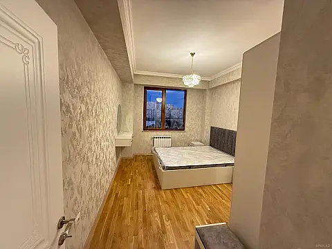 Kirayə verilir 2 otaqlı mənzil 75 m²